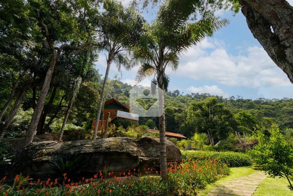 casa integrada a natureza em pedro do rio
