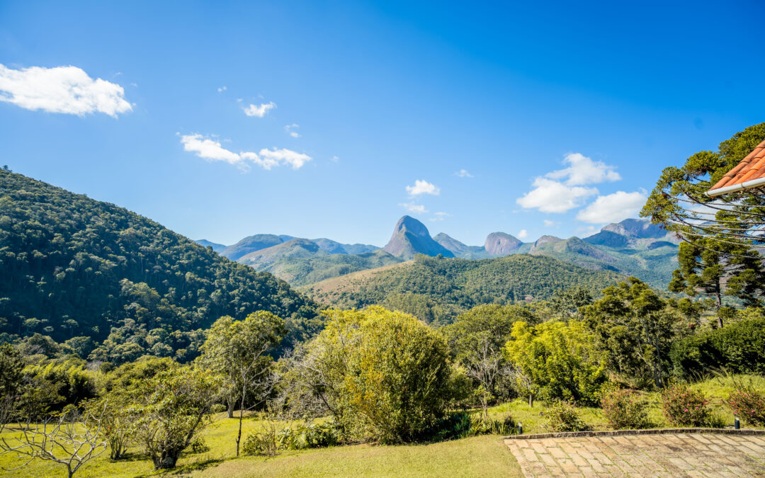 Além do Centro de Itaipava: O Ecossistema de Luxo do Vale do Cuiabá